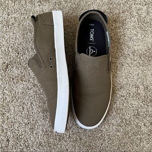 Mens Toms Slip Ons size 8.5